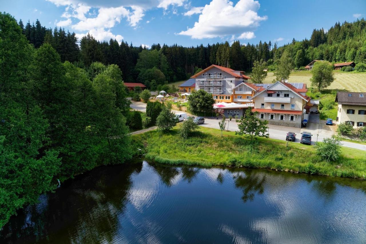 Wellnesshotel Deine Auszeit, Adults Only Achslach Bagian luar foto