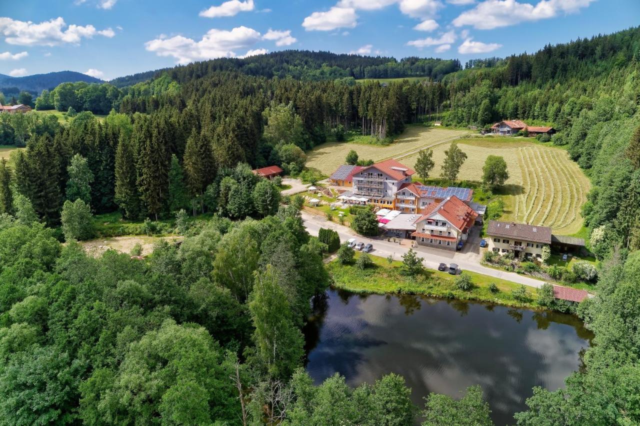 Wellnesshotel Deine Auszeit, Adults Only Achslach Bagian luar foto