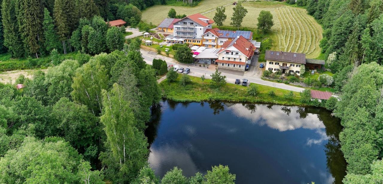 Wellnesshotel Deine Auszeit, Adults Only Achslach Bagian luar foto