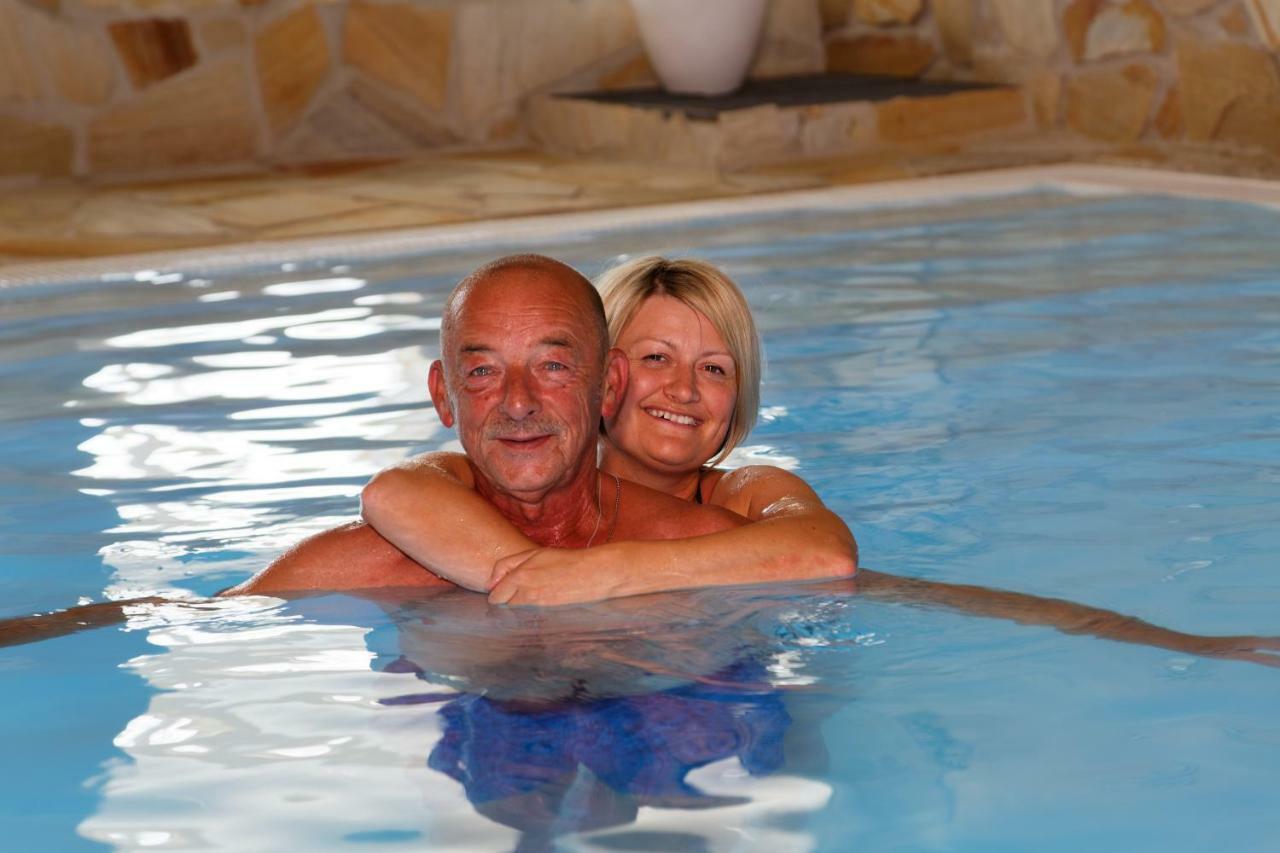 Wellnesshotel Deine Auszeit, Adults Only Achslach Bagian luar foto