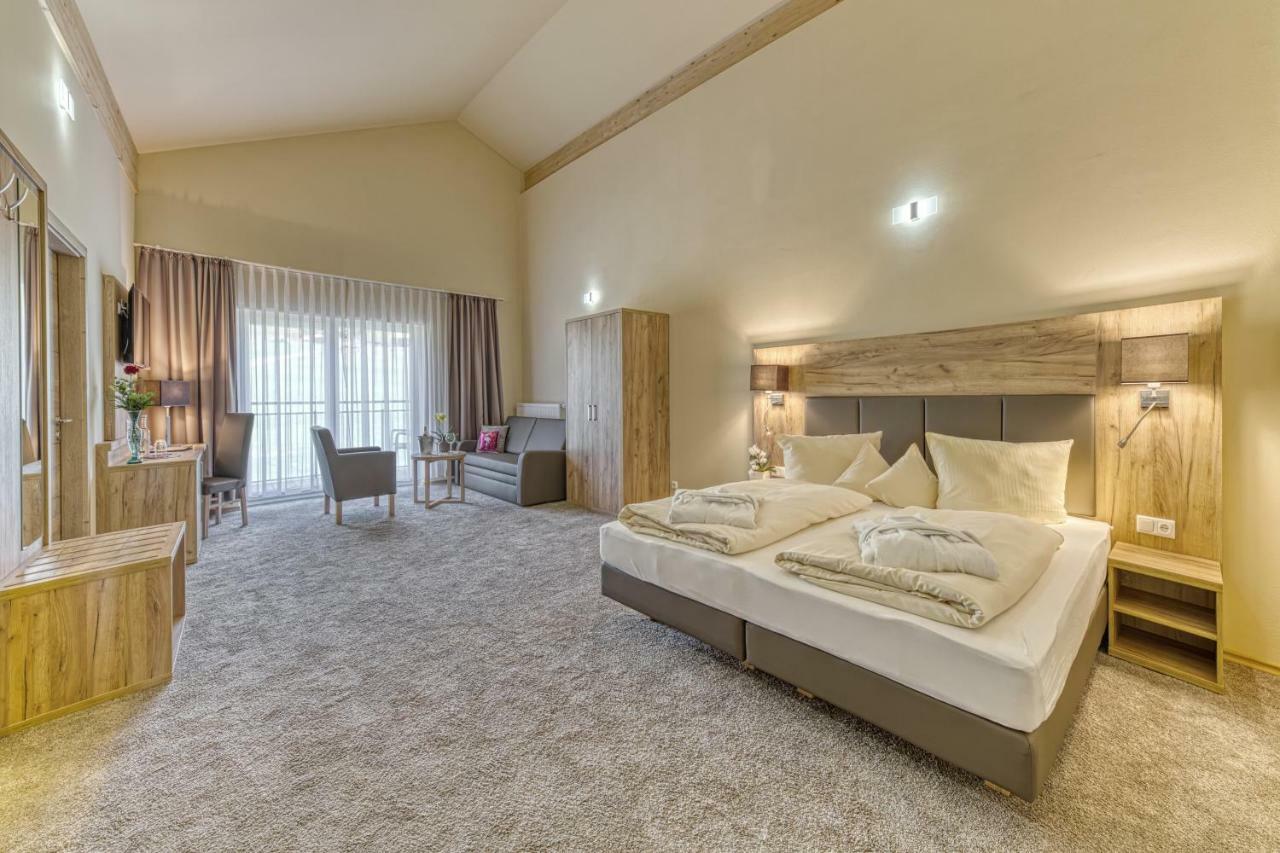 Wellnesshotel Deine Auszeit, Adults Only Achslach Bagian luar foto
