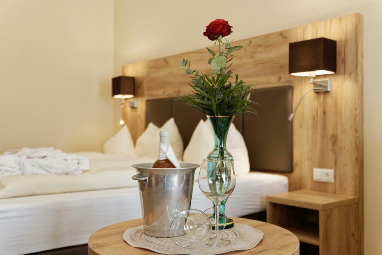 Wellnesshotel Deine Auszeit, Adults Only Achslach Bagian luar foto